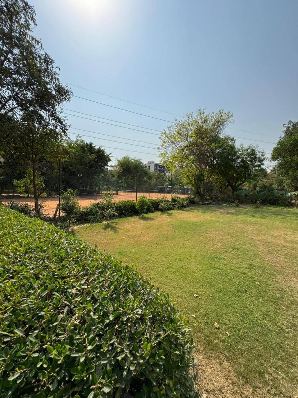 Parkview Residency Hotell Gurgaon Exteriör bild